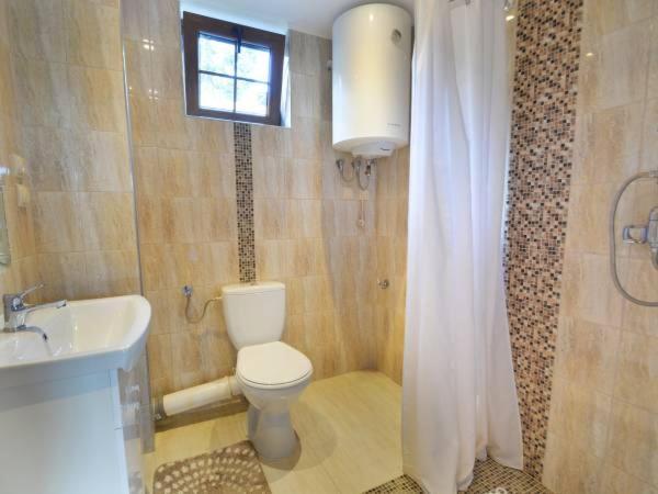 Domki Caloroczne Domkowstwo Bobrka Ngoại thất bức ảnh